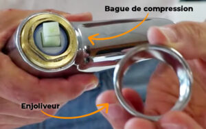 Bague de compression et enjoliveur sur un mitigeur