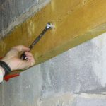 Construction d'un plancher en bois : fixation