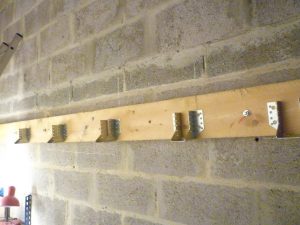 Construction d'un plancher en bois : les sabot