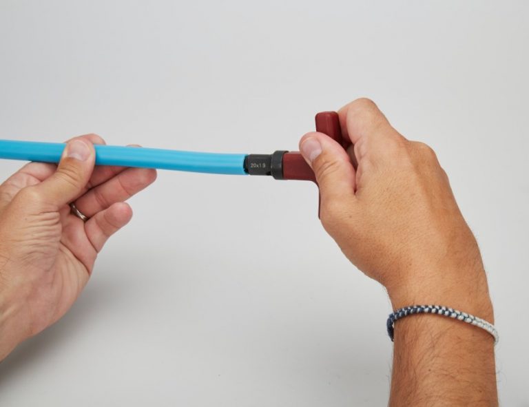 Comment raccorder un tube en cuivre à un tube en PER — free download