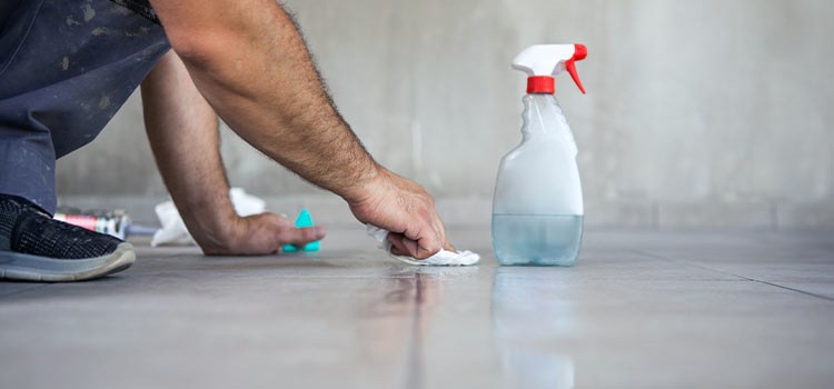 Retirer Des Taches De Peinture Sur Parquet Ou Carrelage