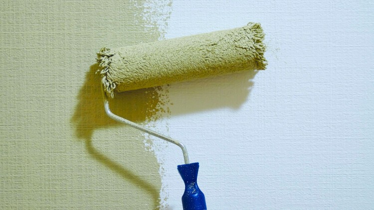 Comment peindre sur du papier peint ? Conseils et Astuces