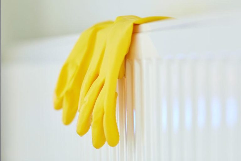 nettoyer radiateur gants