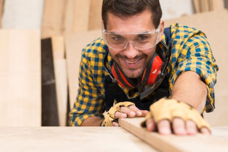 menuisier épanoui grâce au bricolage