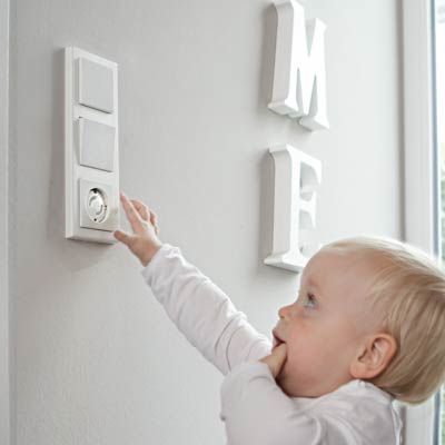 Comment condamner une prise électrique simplement ? Nos explications