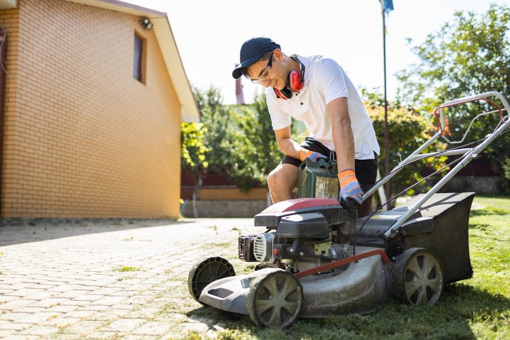 Quel Carburant pour Tondeuse ? Explications et Conseils pour bien choisir
