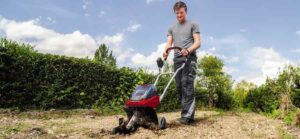 jardiner bine la terre avec une motobineuse