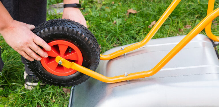 Comment changer une roue de brouette facilement et rapidement ? - Bricozor