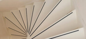 bandes anti-dérapantes dans un escalier pour éviter les chutes bandes anti-dérapantes dans un escalier pour éviter les chutes