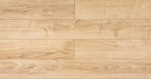 parquet naturel en pin vernis transparent pour garder la teinte originale