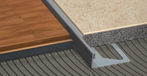 jonction entre deux sols de mêmes hauteurs parquet et carrelage avec profilé aluminium équerre