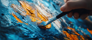 gros plan sur le pinceau de l'artiste qui peint une peinture à l'huile avec de la texture et du relief