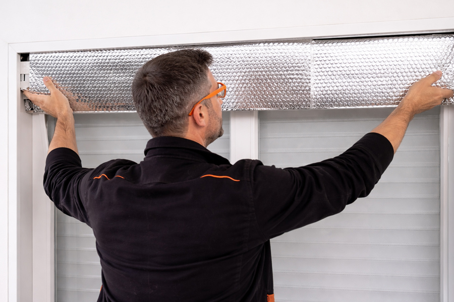poser de l'isolant dans son caisson de volet roulant PVC